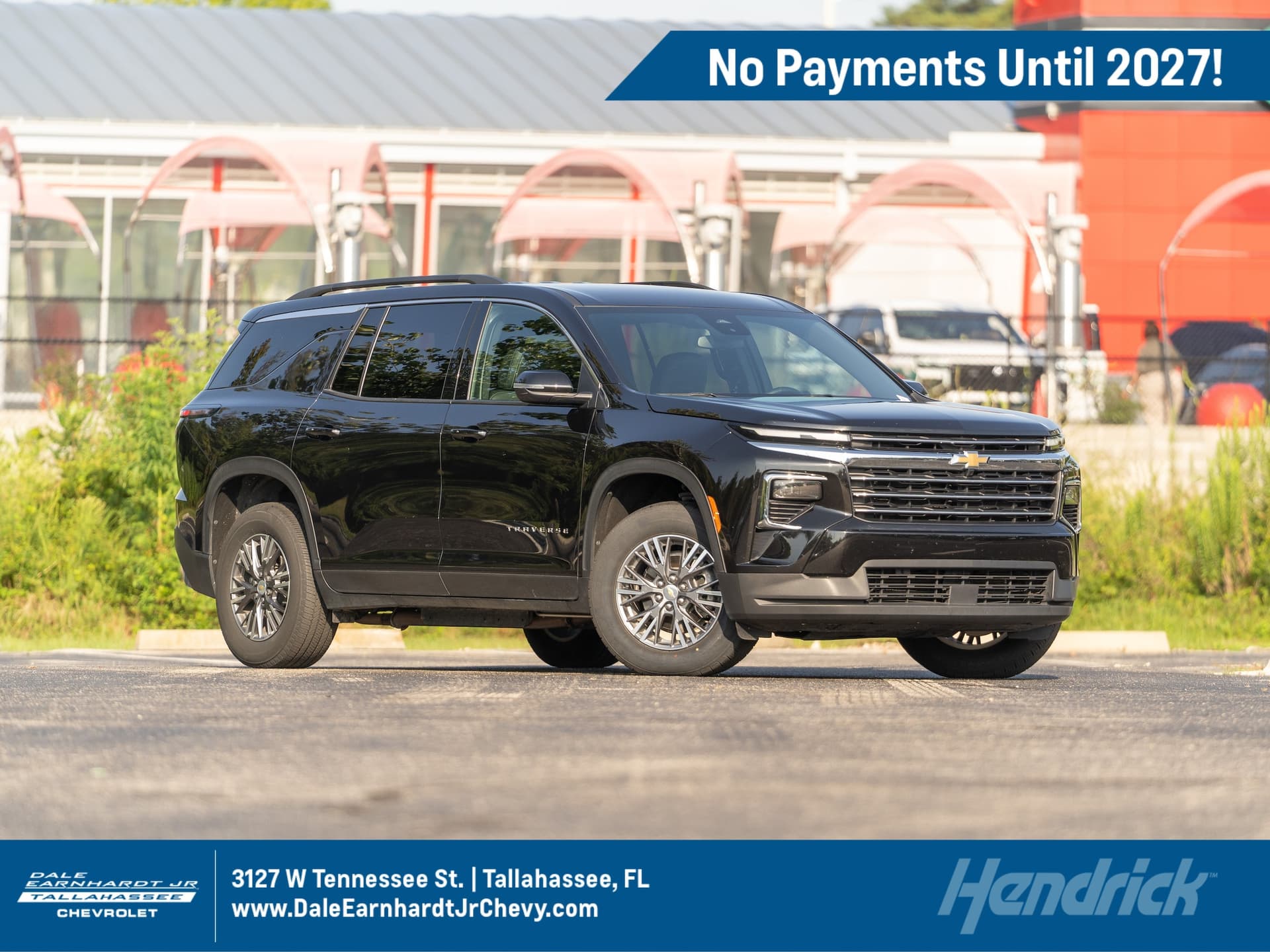 2025 Chevrolet Traverse AWD LT — photo 1 of 47