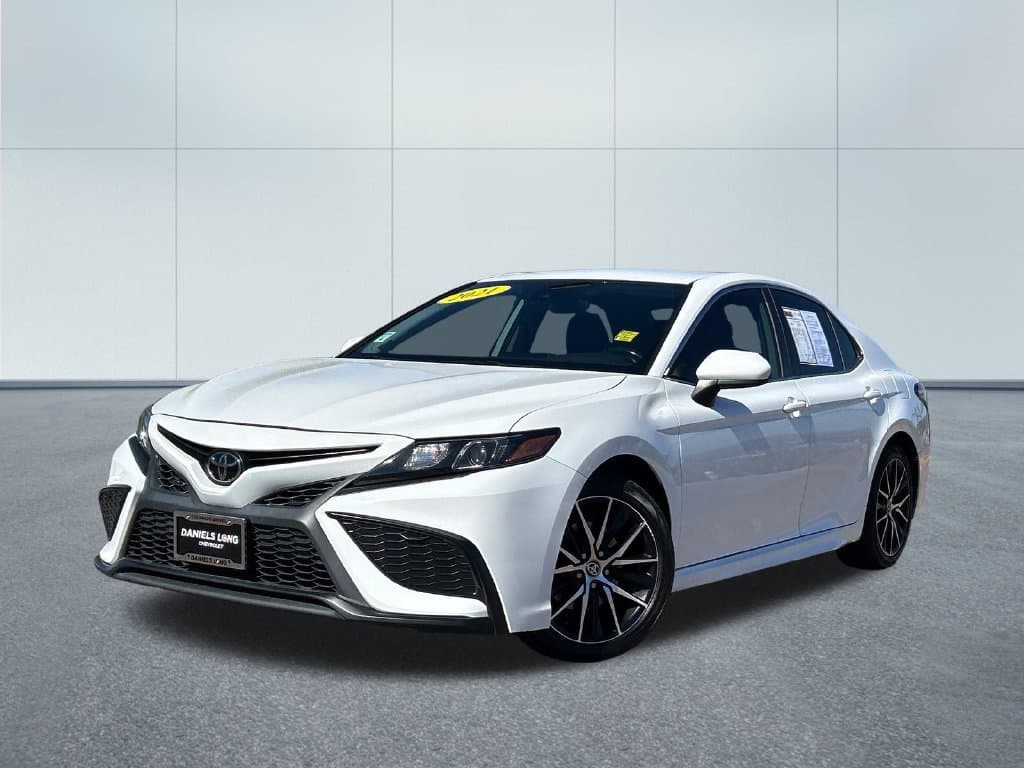 2021 Toyota Camry SE — photo 1 of 34