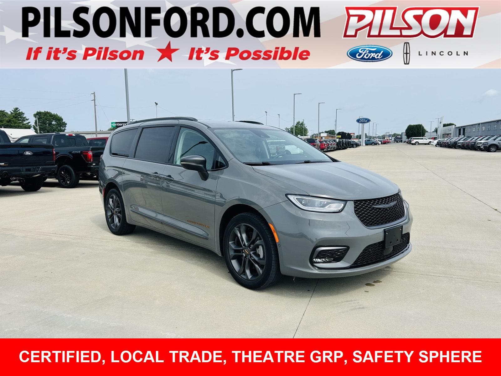 2023 Chrysler Pacifica Touring L — photo 1 of 49