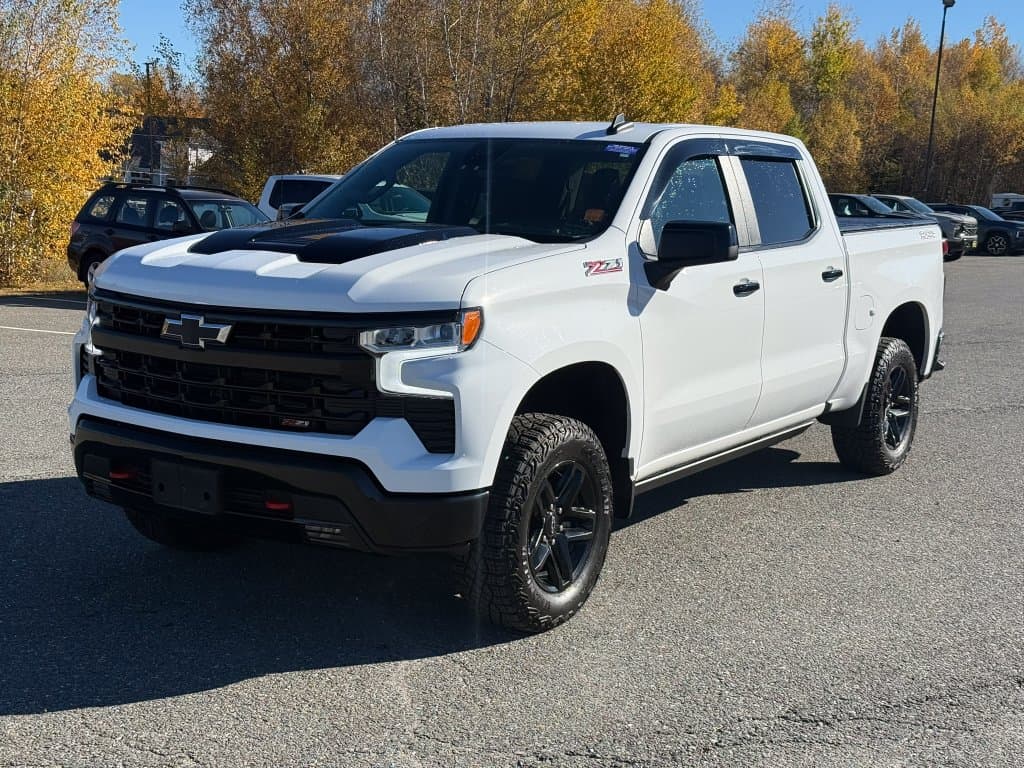 2024 Chevrolet Silverado 1500 LT Trail Boss — photo 1 of 10