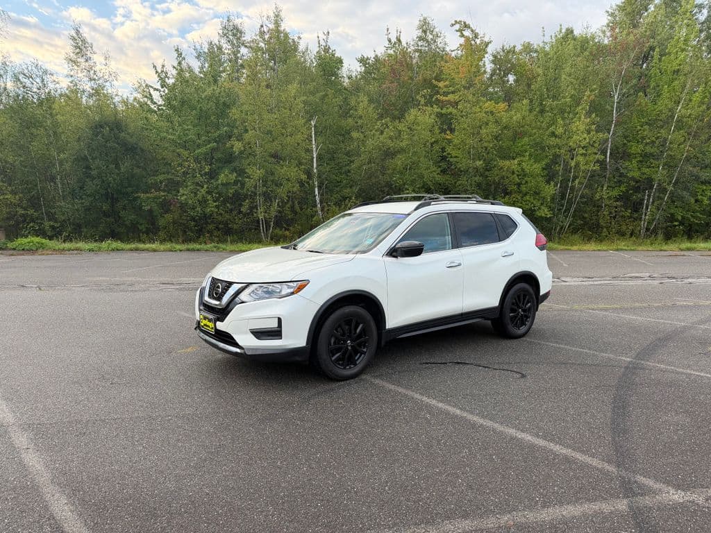 2017 Nissan Rogue SV — photo 1 of 4