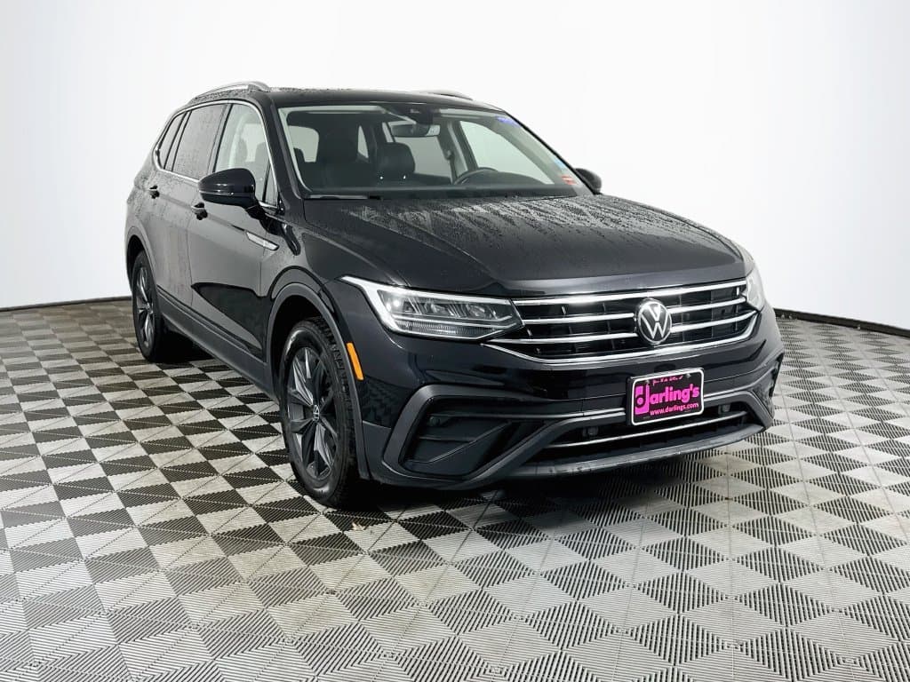2024 Volkswagen Tiguan SE — photo 1 of 32