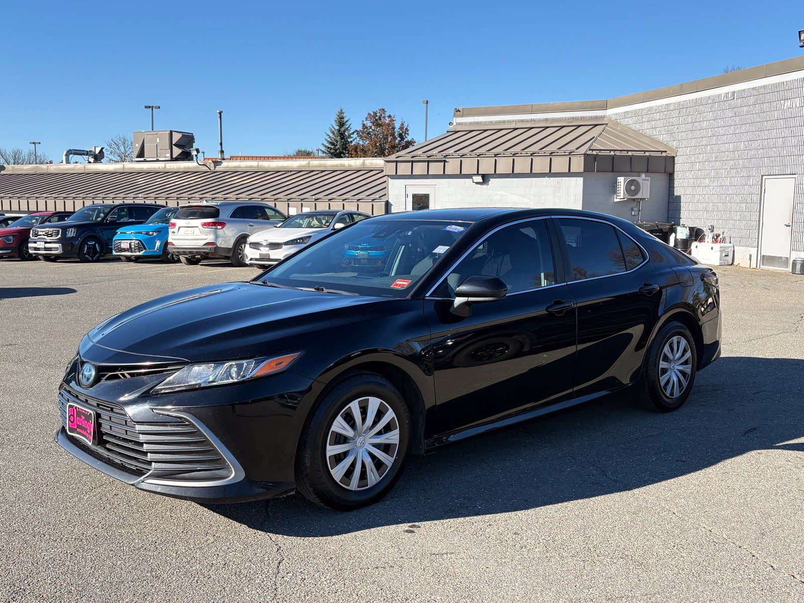 2022 Toyota Camry Hybrid LE — photo 1 of 5