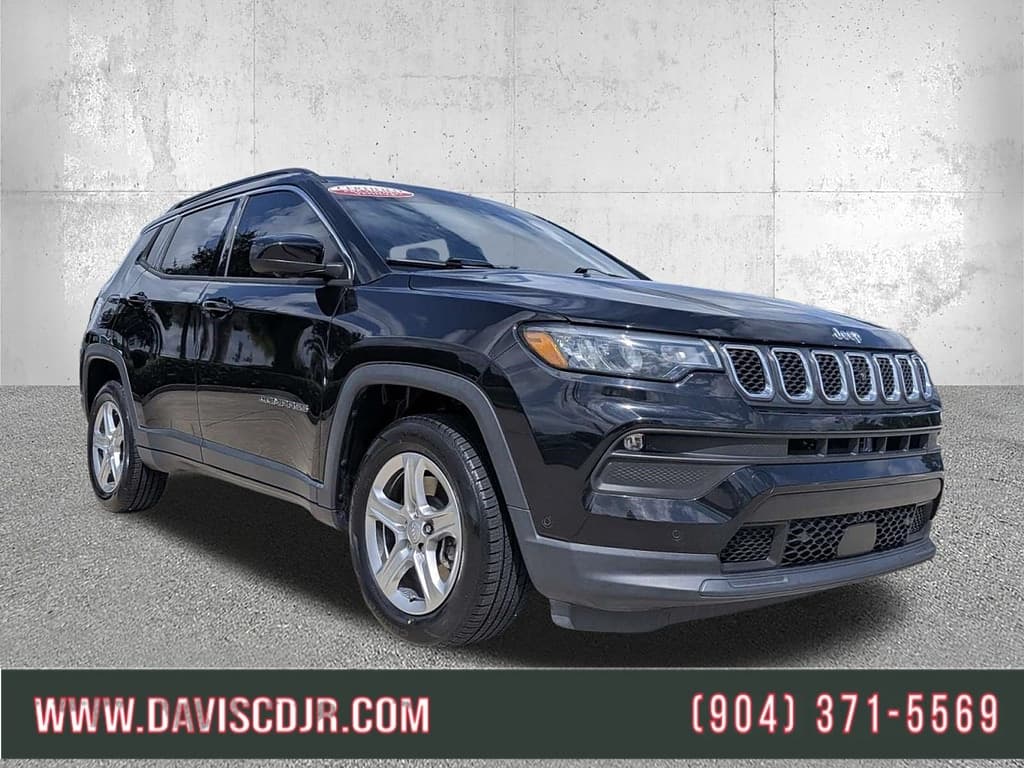 2023 Jeep Compass Latitude — photo 1 of 35