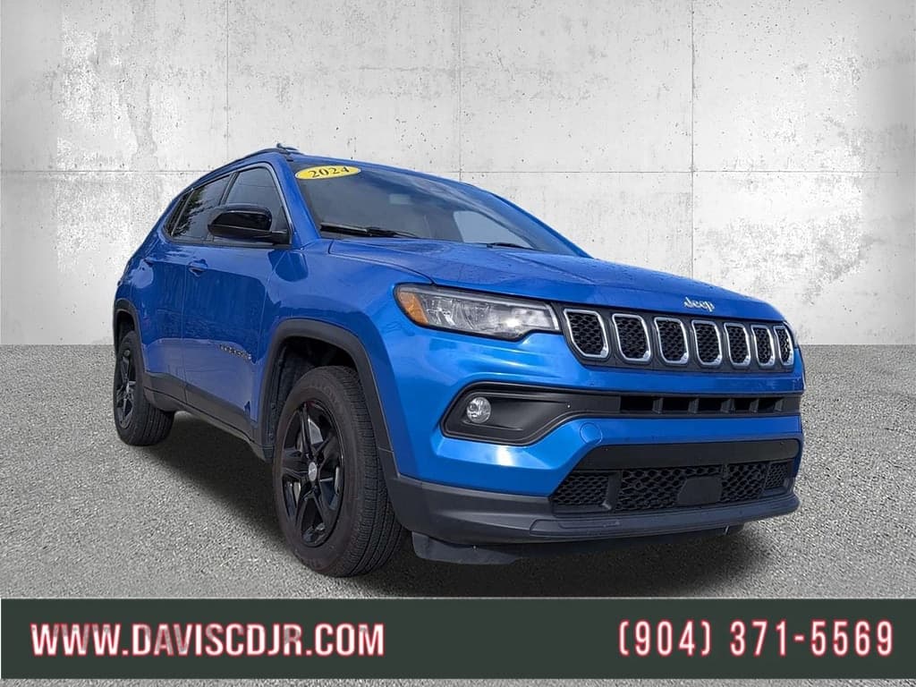2024 Jeep Compass Latitude — photo 1 of 34