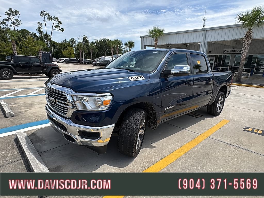 2024 RAM 1500 Laramie — photo 1 of 2