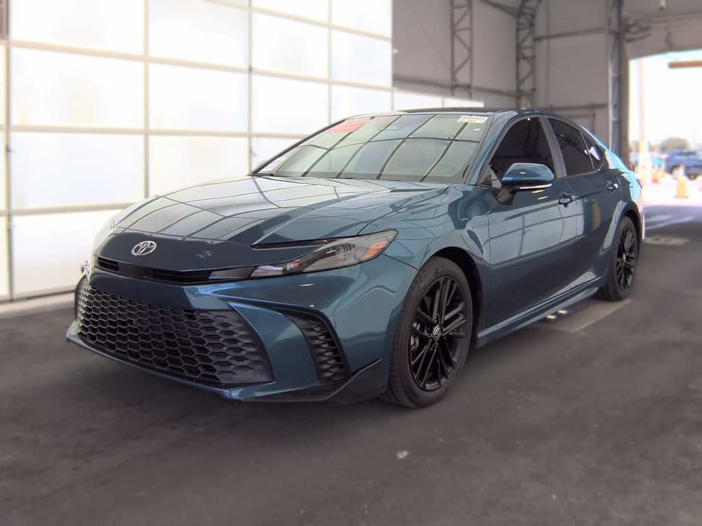 2025 Toyota Camry Base — photo 1 of 6