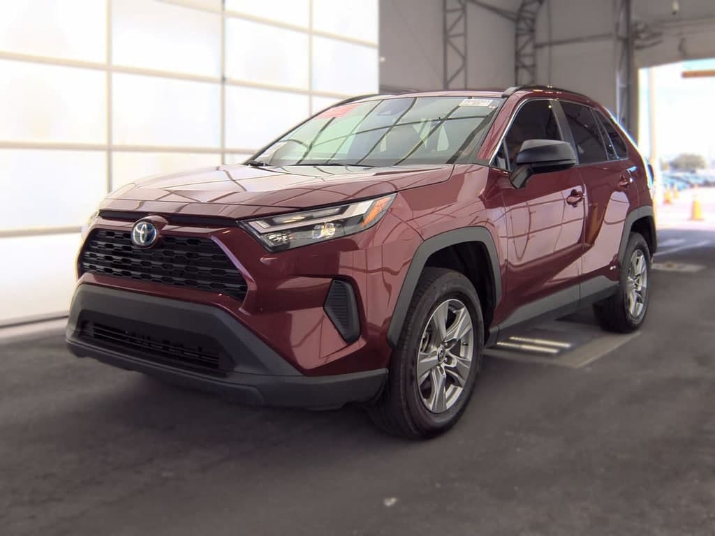 2024 Toyota RAV4 Hybrid LE — photo 1 of 4