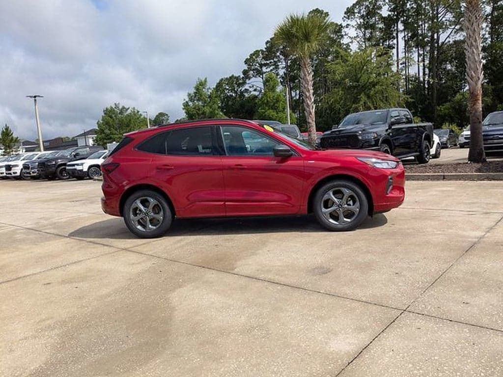 2024 Ford Escape ST-Line — photo 1 of 8