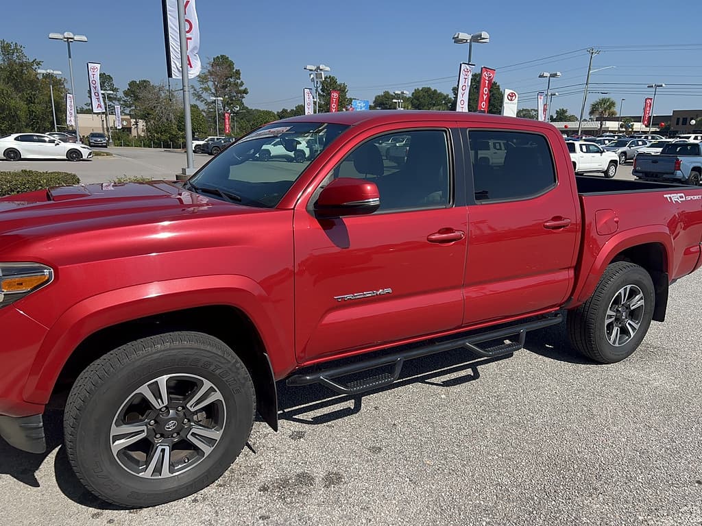 2017 Toyota Tacoma Base — photo 1 of 3
