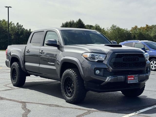 2017 Toyota Tacoma TRD Sport — photo 1 of 36