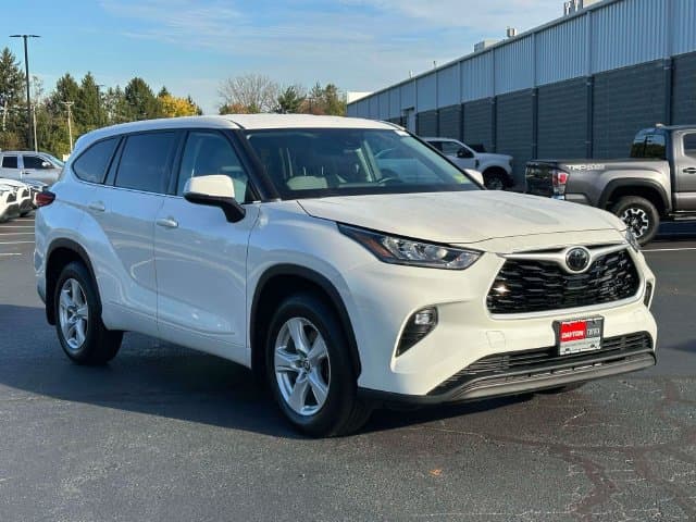 2020 Toyota Highlander LE — photo 1 of 34
