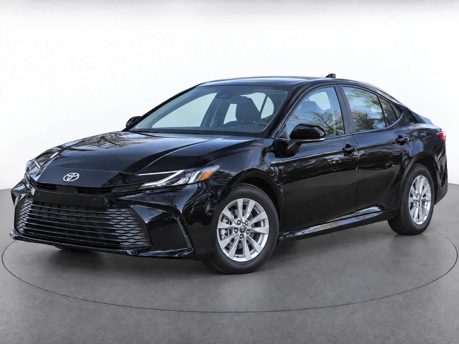2025 Toyota Camry LE — photo 1 of 14
