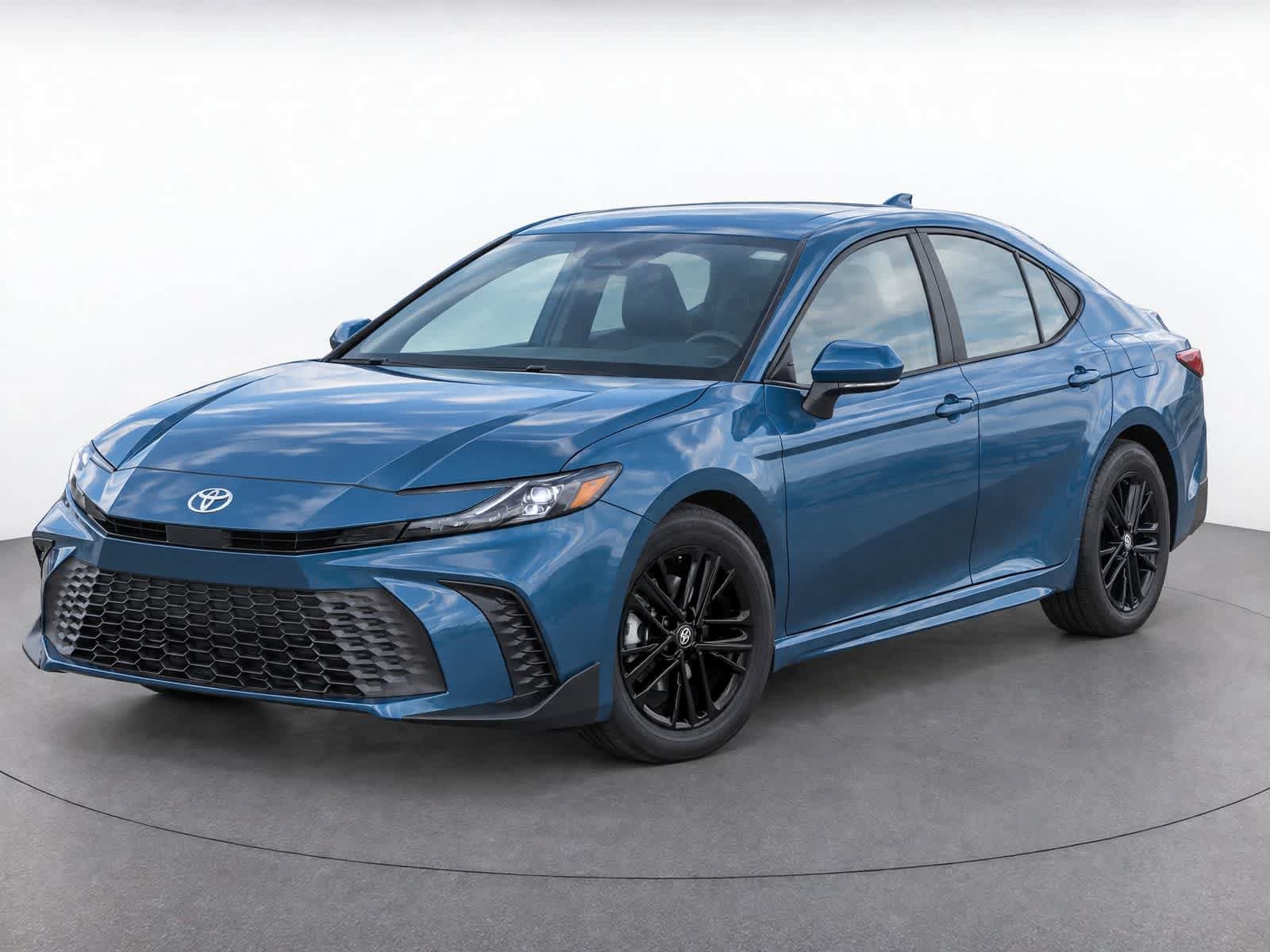 2025 Toyota Camry SE — photo 1 of 14