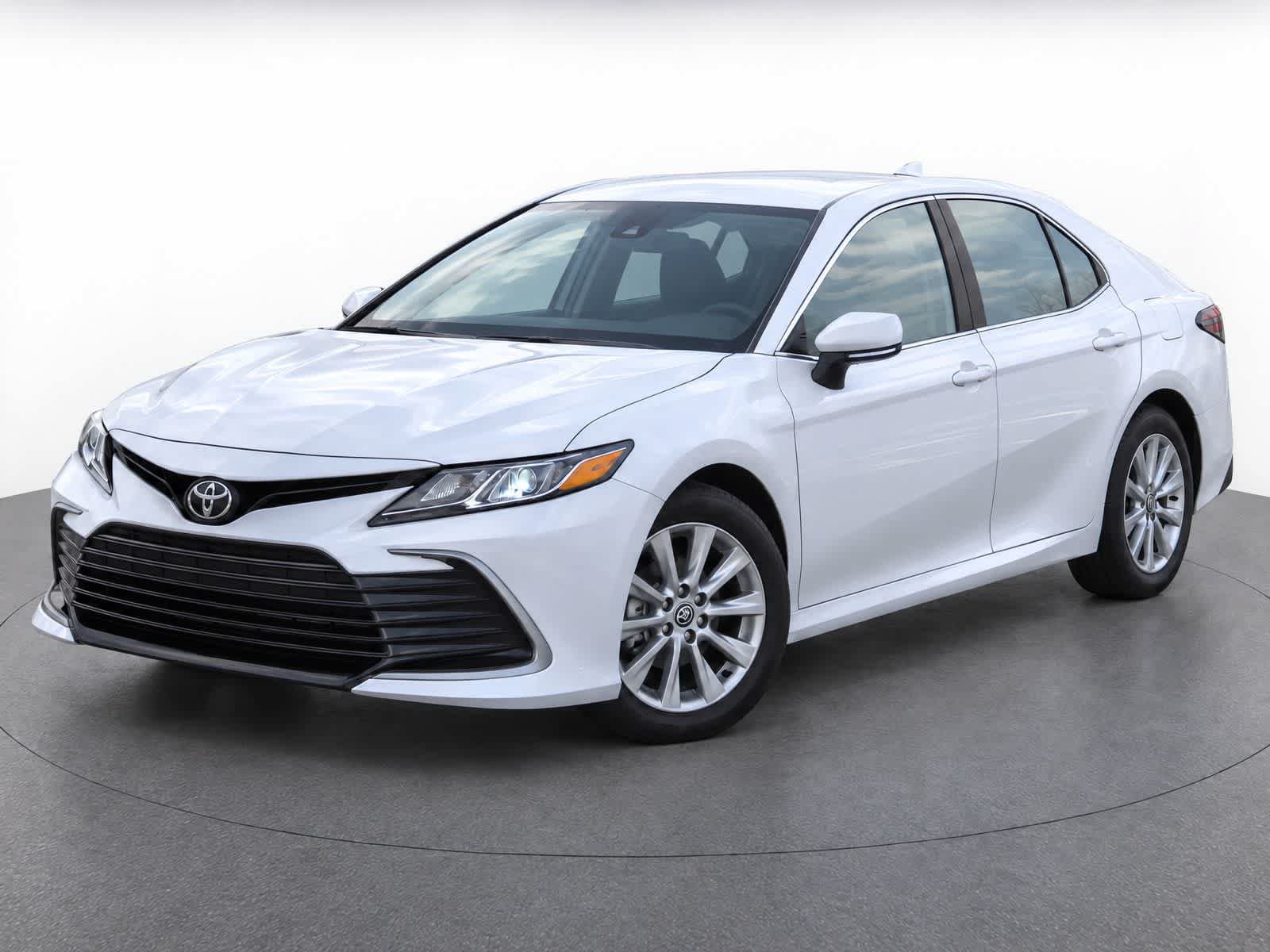 2024 Toyota Camry LE — photo 1 of 14