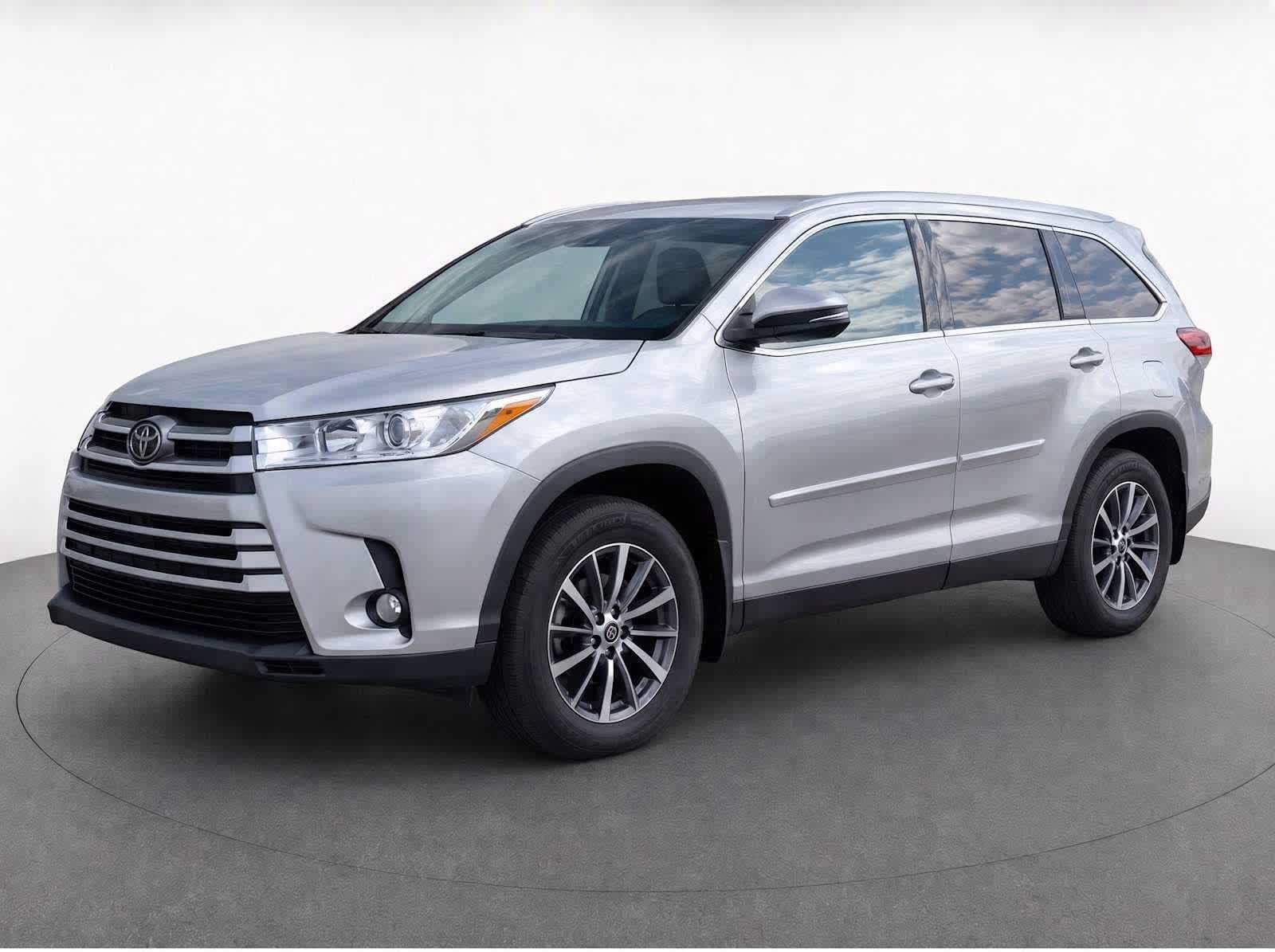 2019 Toyota Highlander XLE — photo 1 of 15