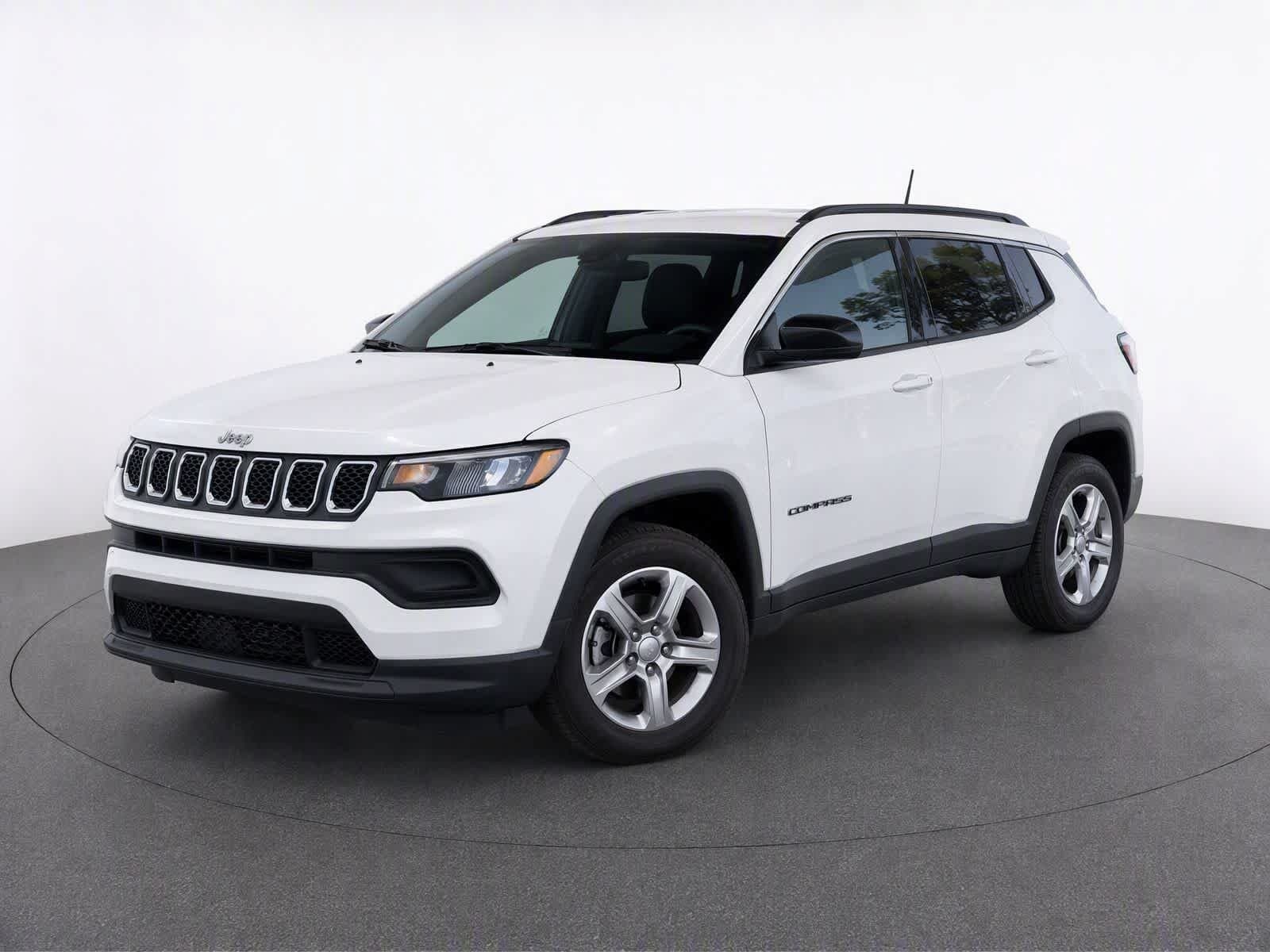 2024 Jeep Compass Latitude — photo 1 of 14
