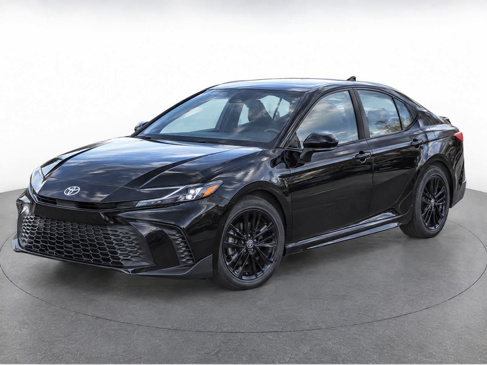 2025 Toyota Camry SE — photo 1 of 14