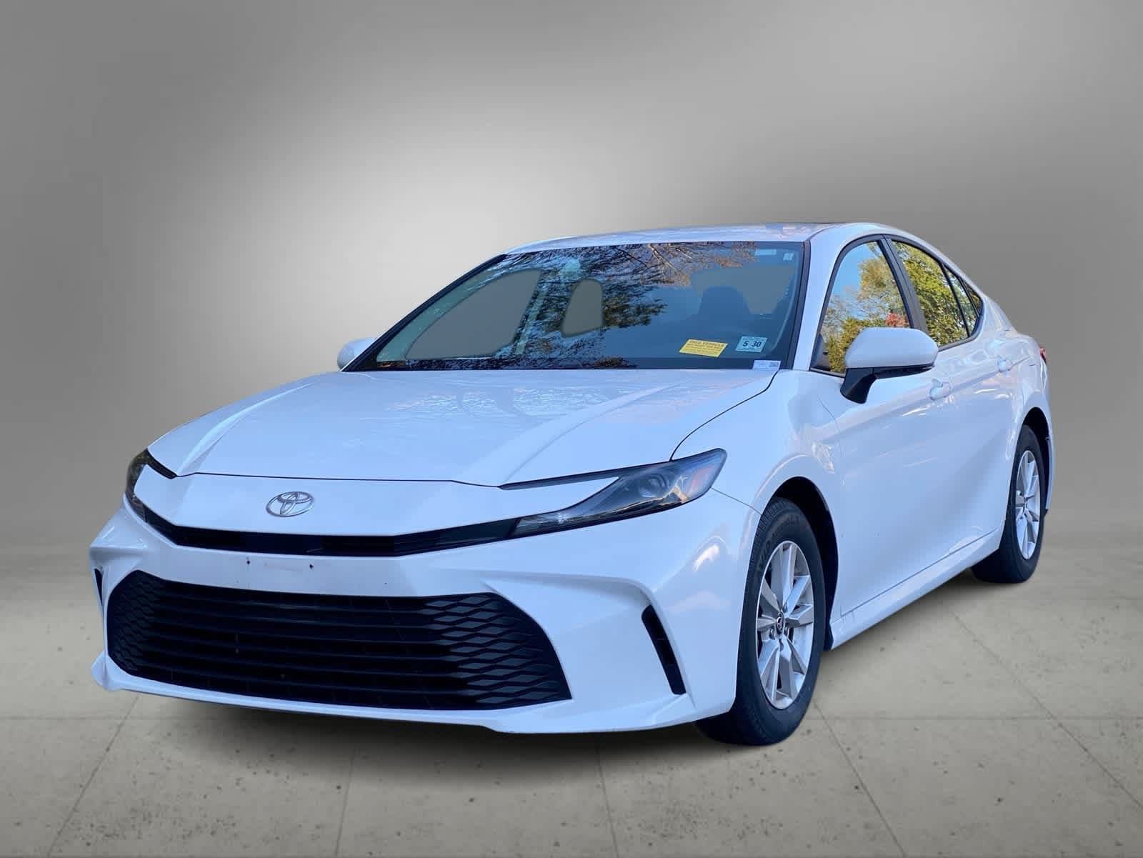 2025 Toyota Camry LE — photo 1 of 34