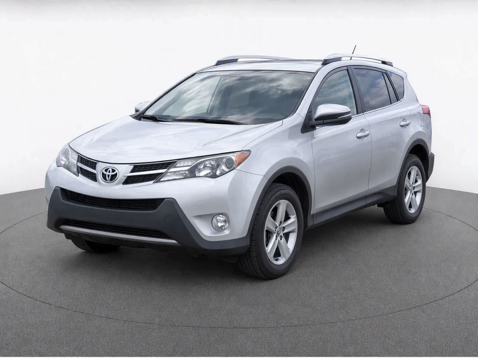 2015 Toyota RAV4 XLE — photo 1 of 16