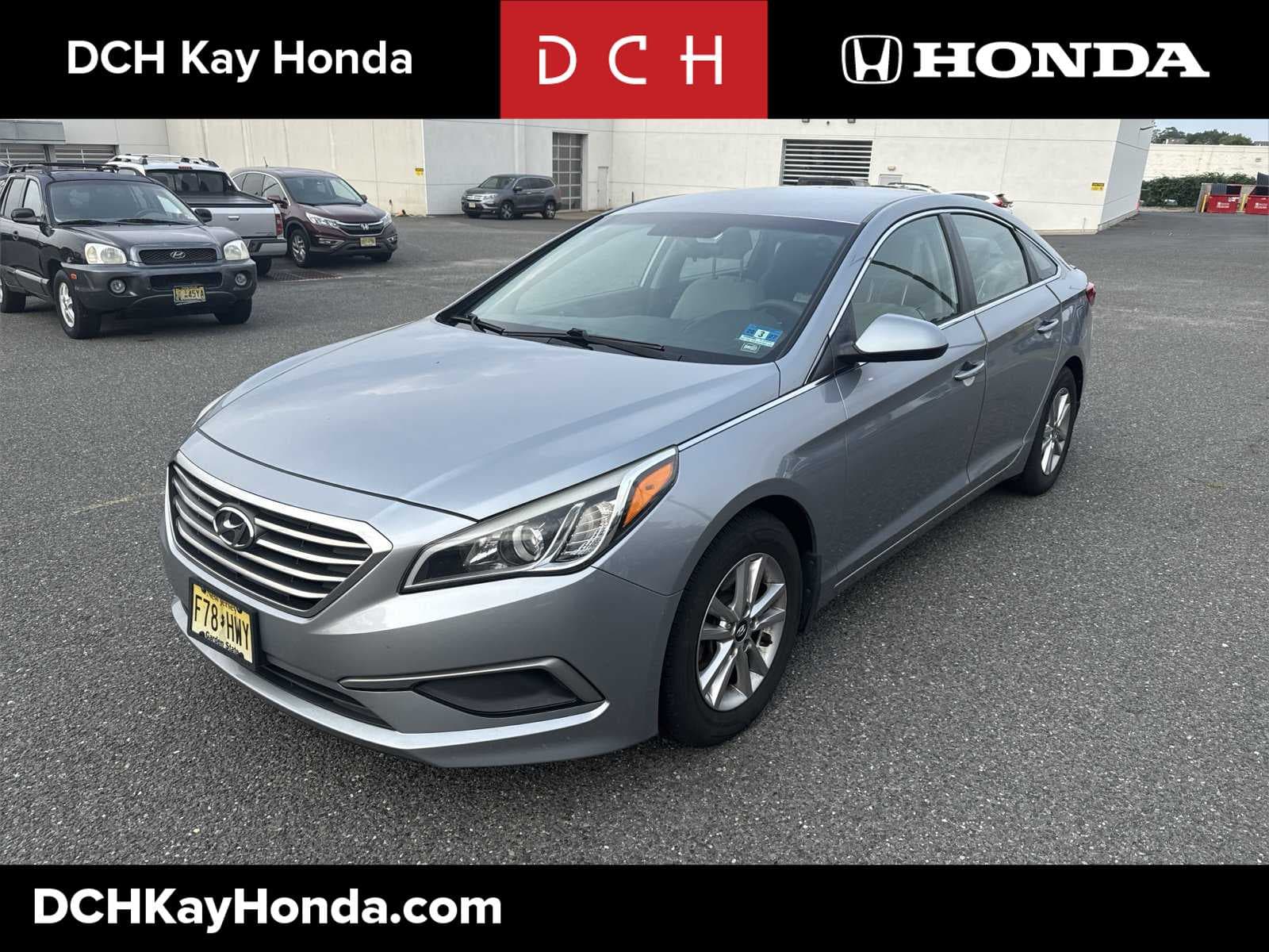 2016 Hyundai Sonata Base — photo 1 of 21