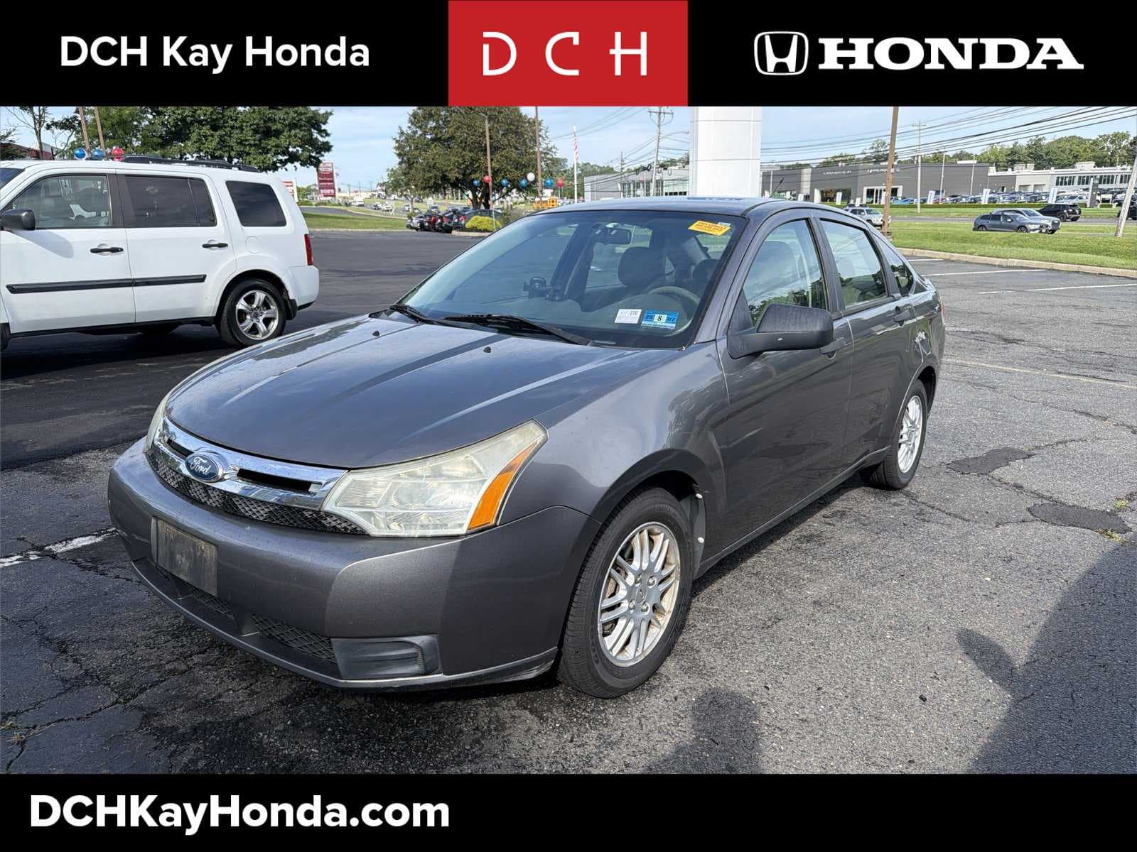 2010 Ford Focus SE — photo 1 of 21