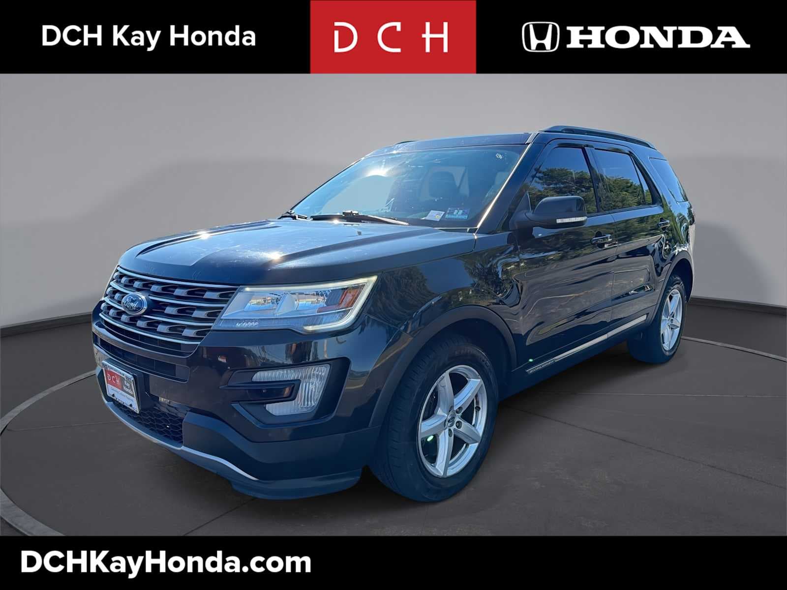 2017 Ford Explorer XLT — photo 1 of 35