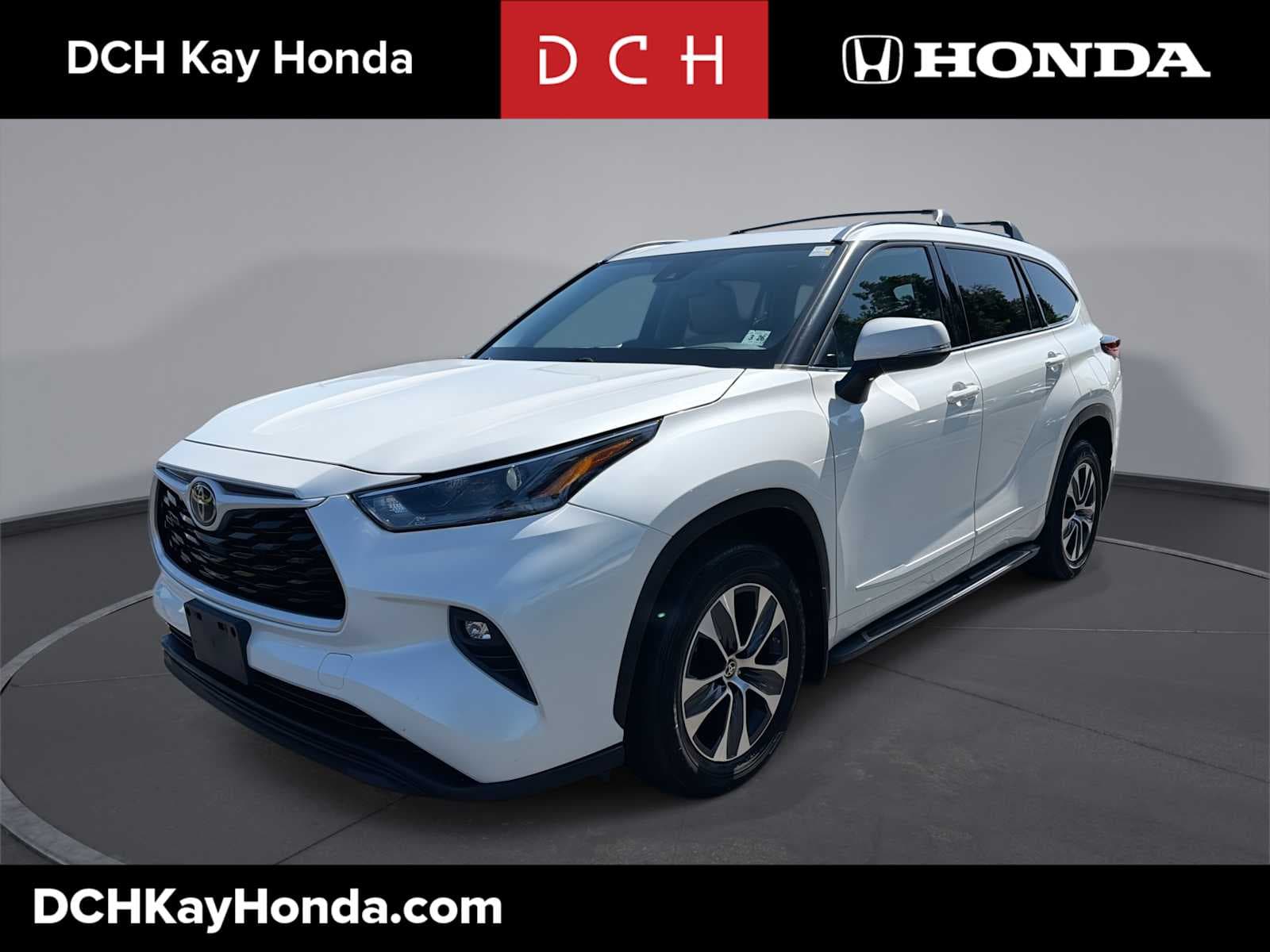 2021 Toyota Highlander XLE — photo 1 of 34