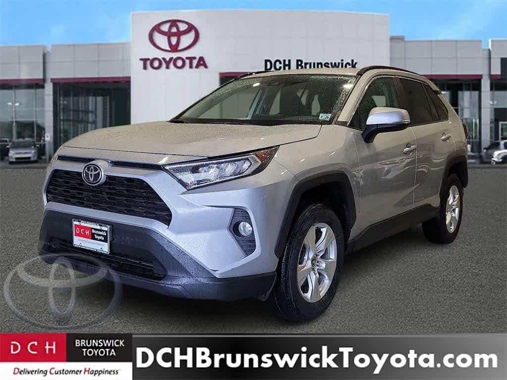 Foto de 2021 Toyota RAV4 XLE