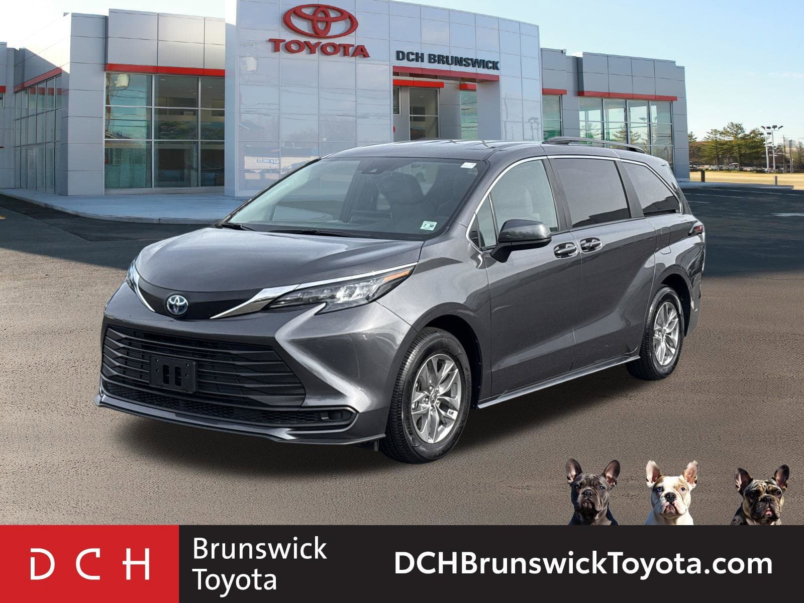 2025 Toyota Sienna LE — photo 1 of 33