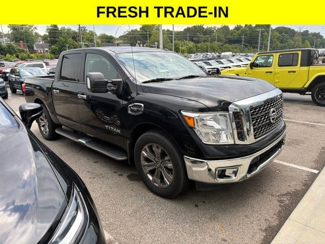 2017 Nissan Titan SV — photo 1 of 16