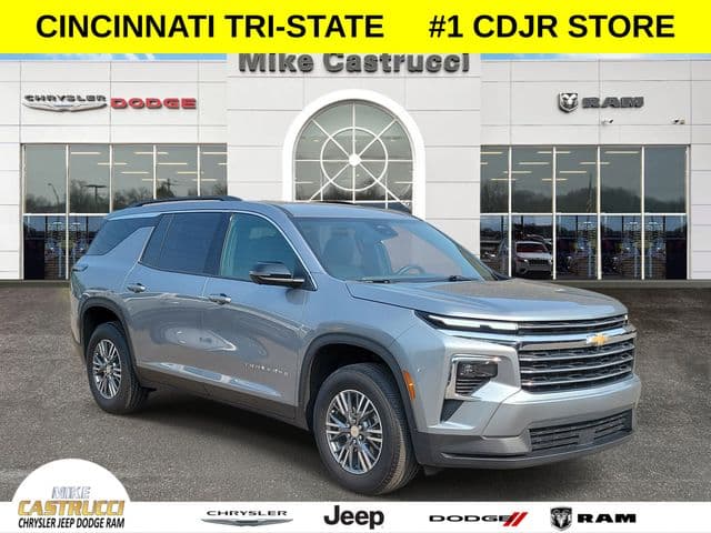 2025 Chevrolet Traverse LT — photo 1 of 29