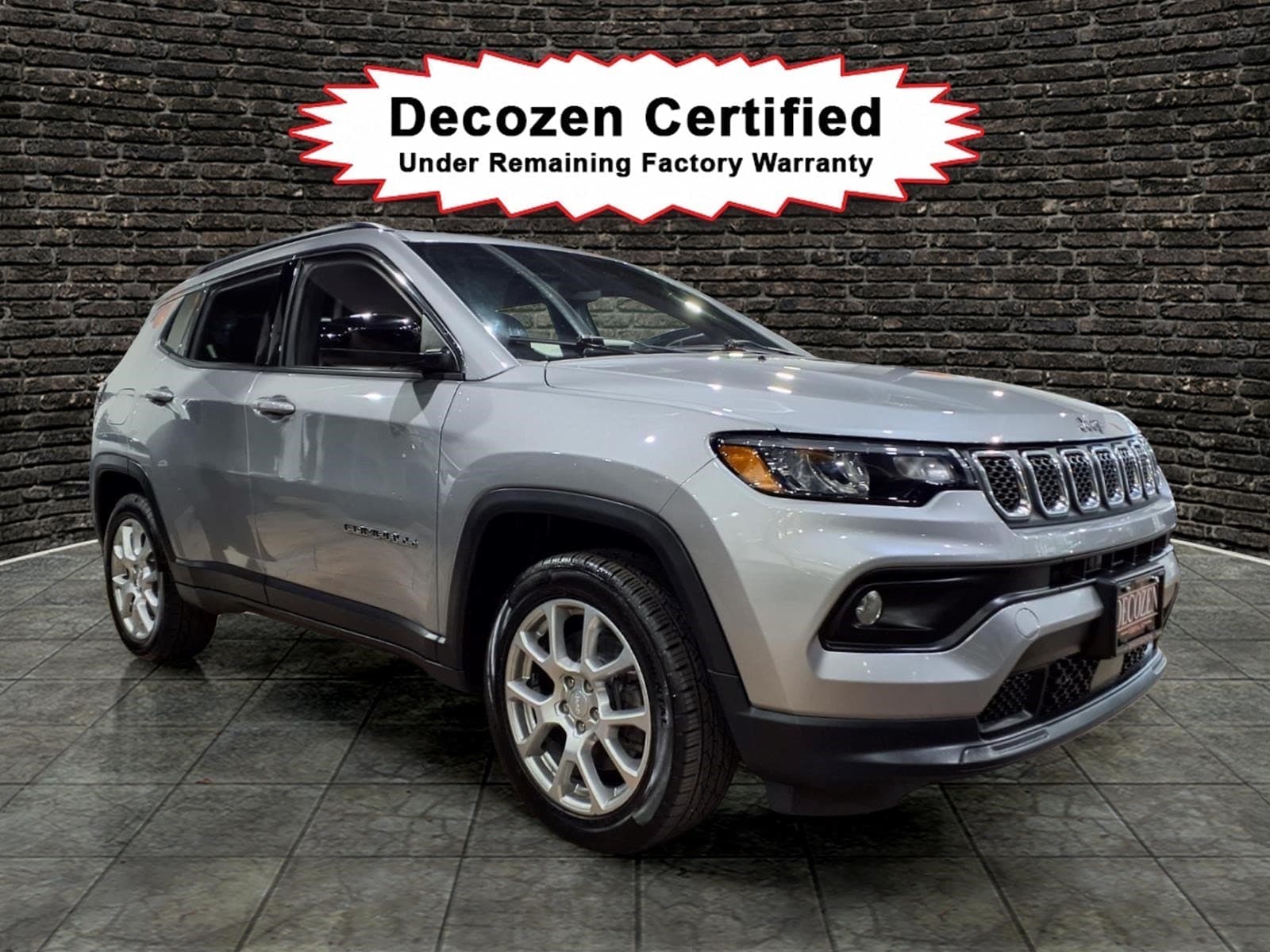 2023 Jeep Compass Latitude Lux — photo 1 of 24
