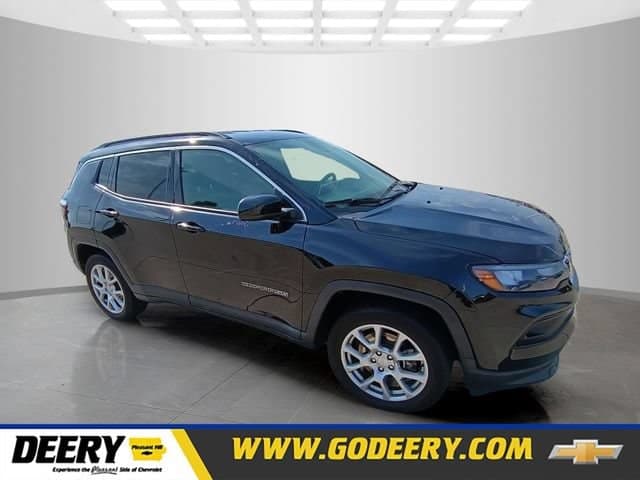 2024 Jeep Compass Latitude Lux — photo 1 of 23