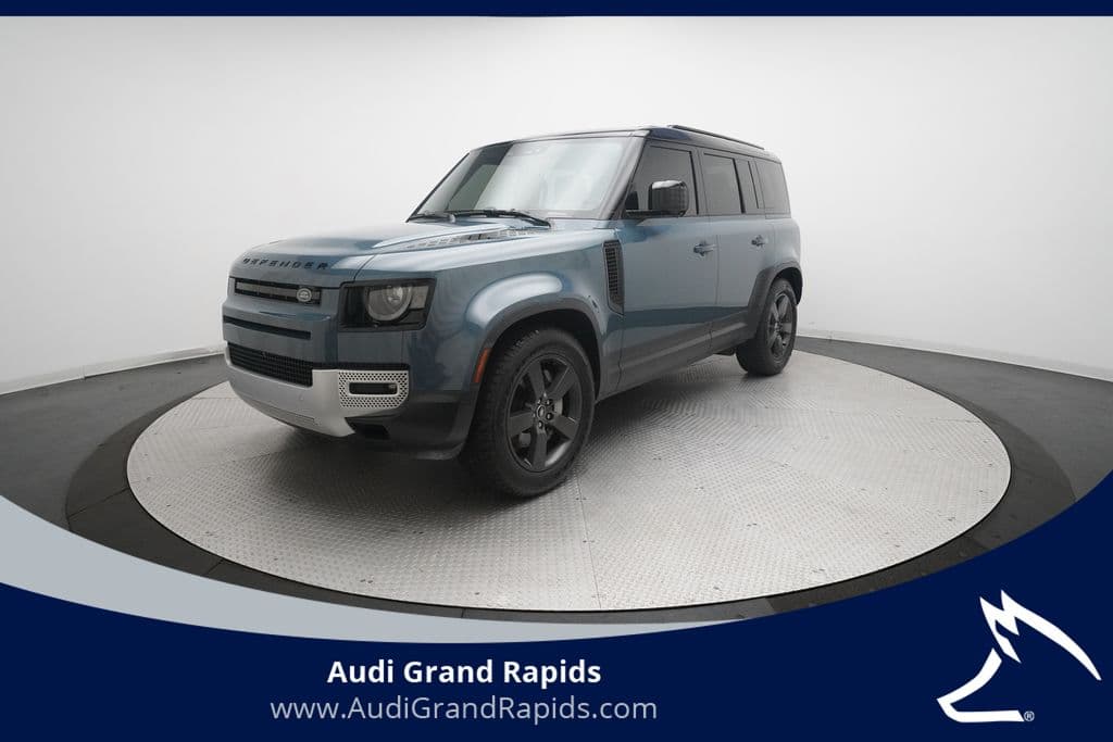 2025 Land Rover Defender S — photo 1 of 36