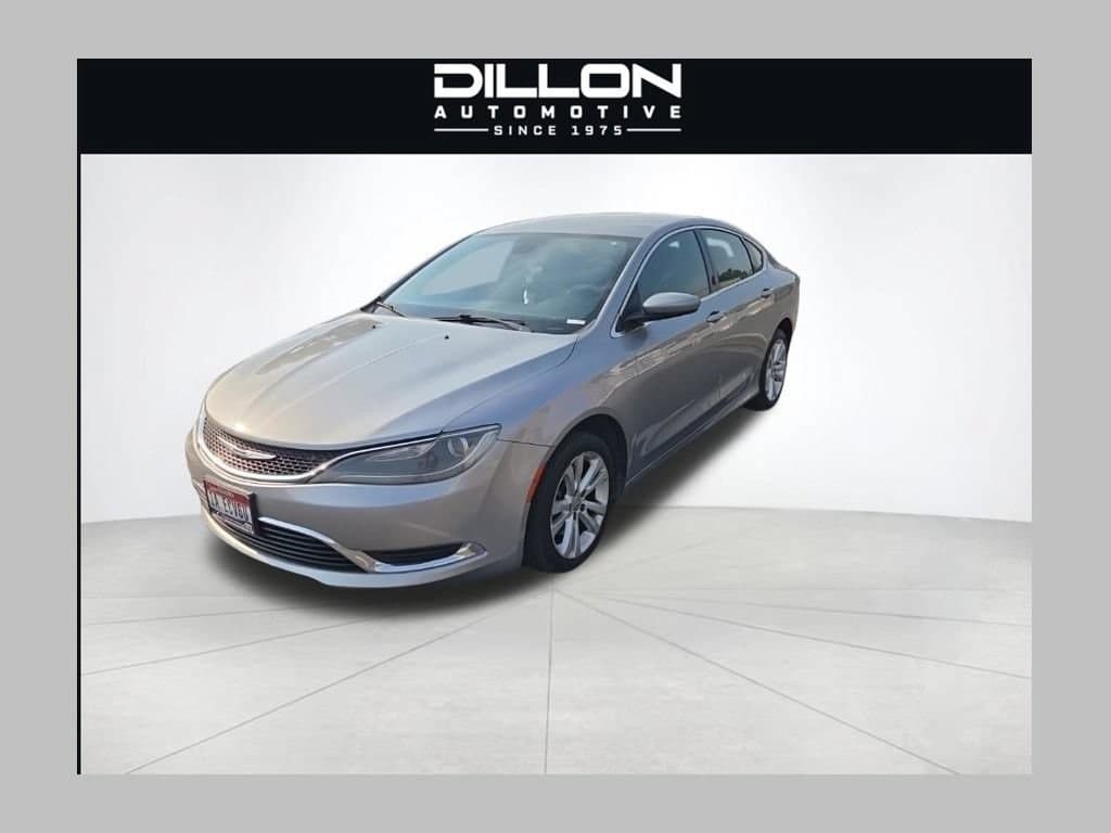 2015 Chrysler 200 Limited — photo 1 of 15