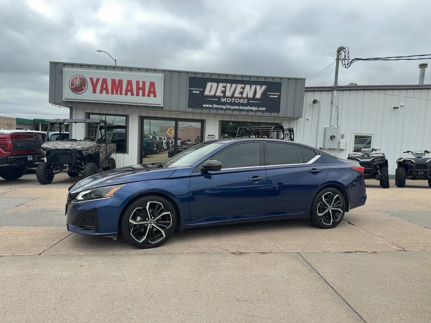 2023 Nissan Altima 2.5 SR — photo 1 of 22