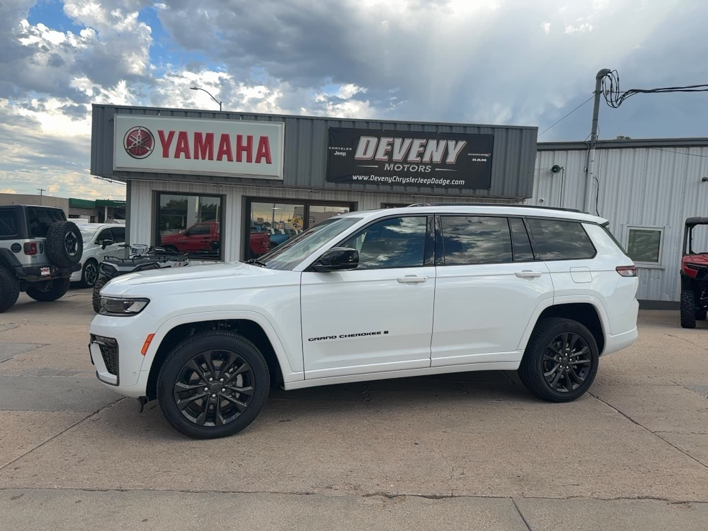 2026 Jeep Grand Cherokee L Limited Reserve — photo 1 of 36