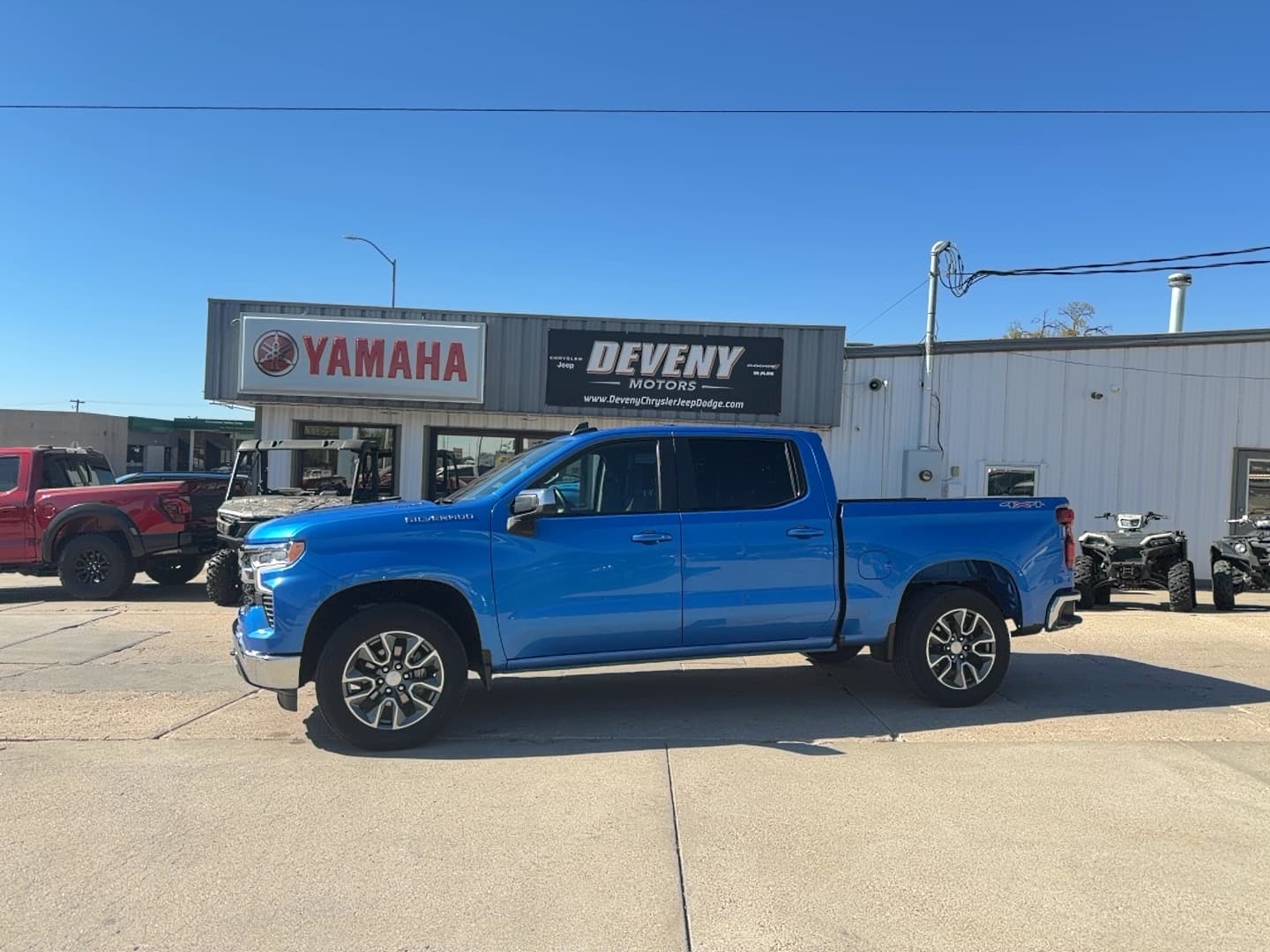 2025 Chevrolet Silverado 1500 LT — photo 1 of 23