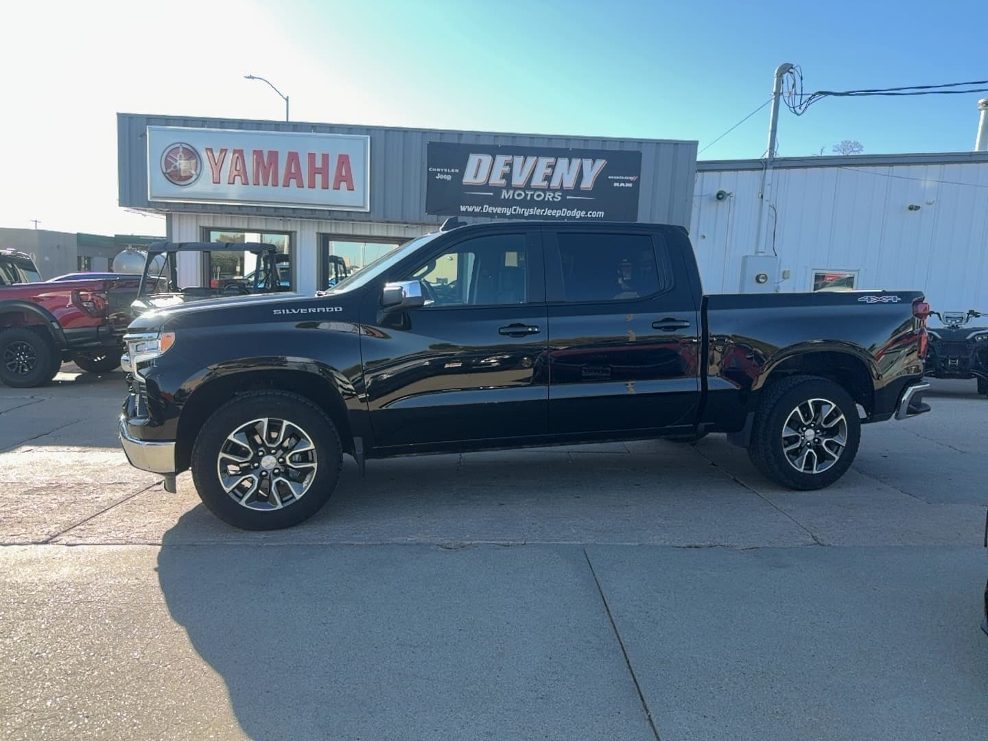 2024 Chevrolet Silverado 1500 Base — photo 1 of 21