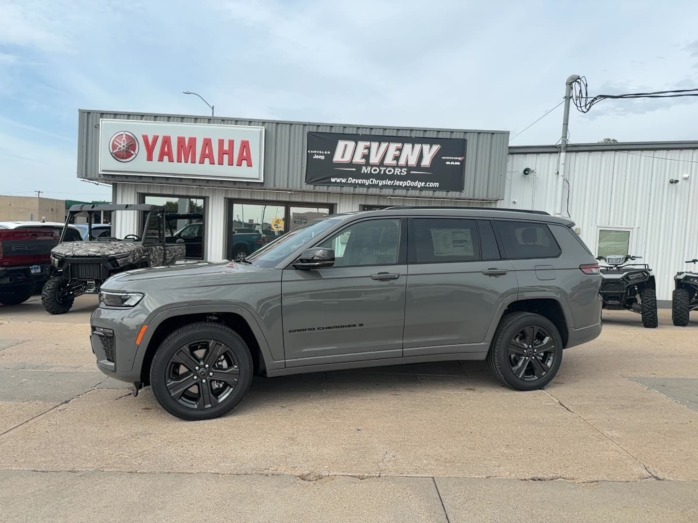 2027 Jeep Grand Cherokee L Limited Reserve — photo 1 of 30