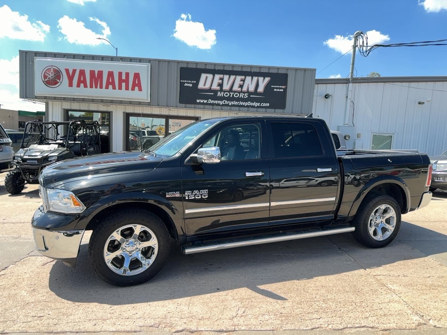 2017 RAM 1500 Laramie — photo 1 of 26