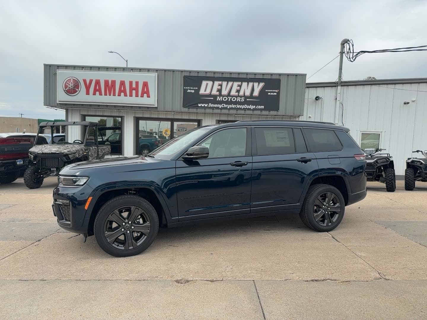 2027 Jeep Grand Cherokee L Limited Reserve — photo 1 of 30