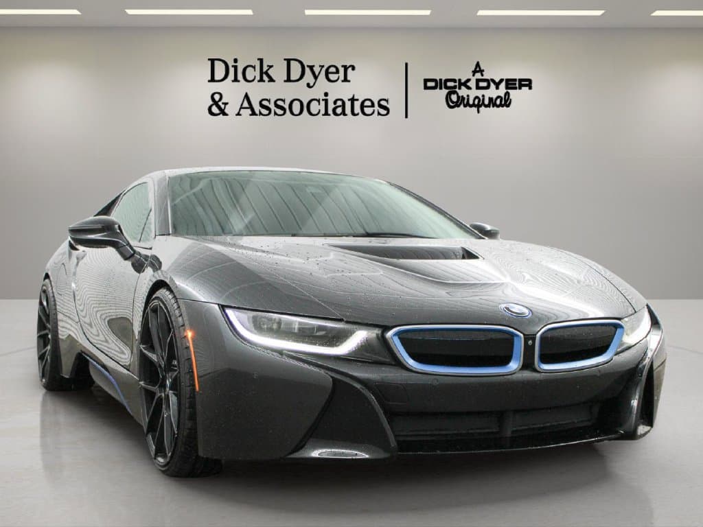 2015 BMW i8 Base — photo 1 of 24