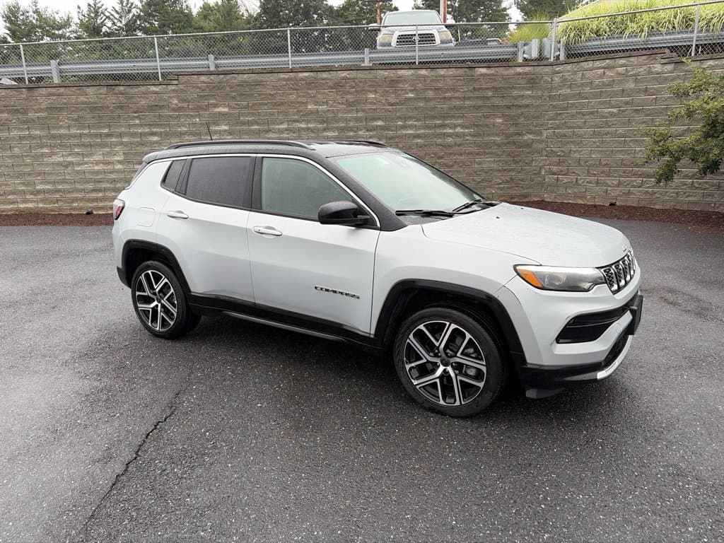 2025 Jeep Compass Limited — photo 1 of 12