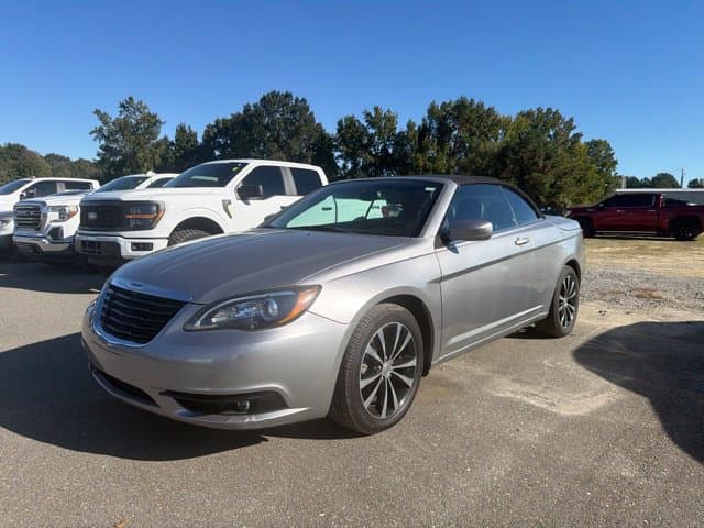 2014 Chrysler 200 S — photo 1 of 21