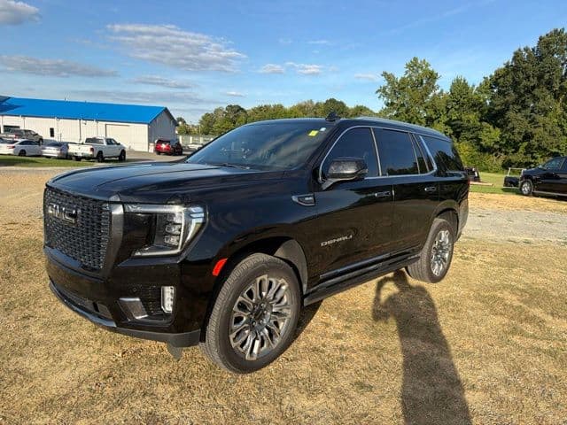 2023 GMC Yukon Denali Ultimate — photo 1 of 21