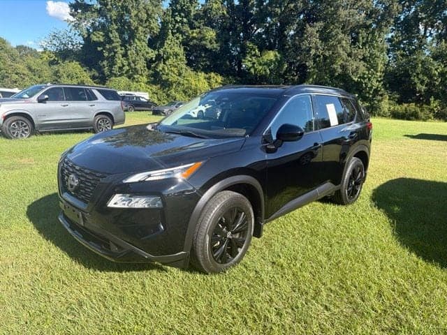 2023 Nissan Rogue SV — photo 1 of 18