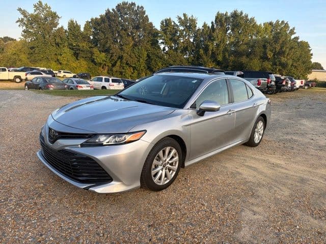 2020 Toyota Camry LE — photo 1 of 21