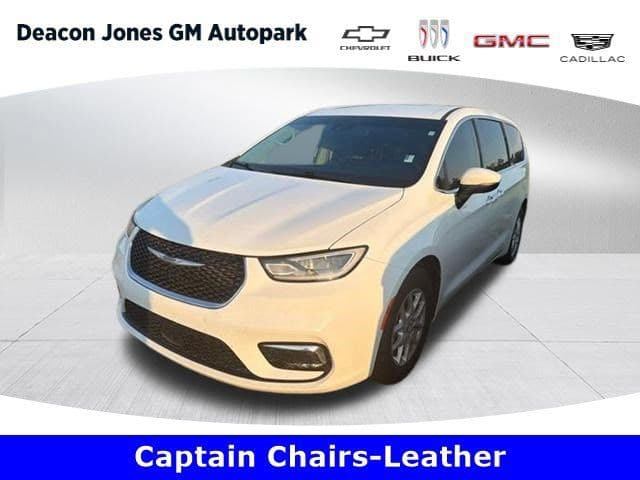 2023 Chrysler Pacifica Touring L — photo 1 of 20